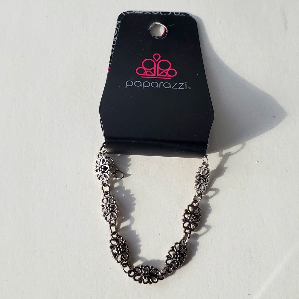 Boutique Paparazzi Silver Tone Filigree Adjustable Bracelet